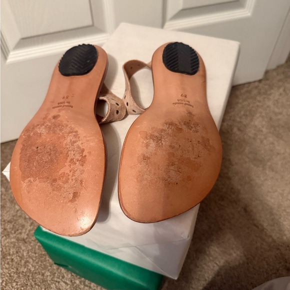 CYDWOQ gently worn  Tan Leather Sandals with Toe Loop - Picture 4 of 5